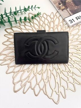 CHANEL Leather Card Holder Wallet